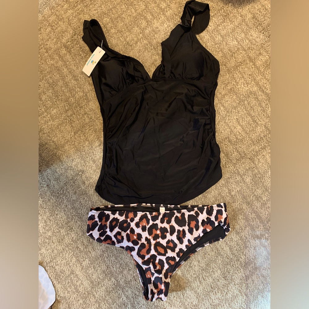 NWT- Beachsissi Layered Ruffle V Neck black top-Leopard bottom-Tankini Set - XL